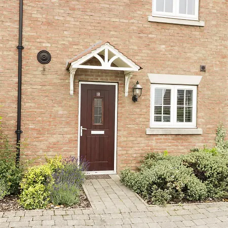 Holiday home Holly Cottage, *